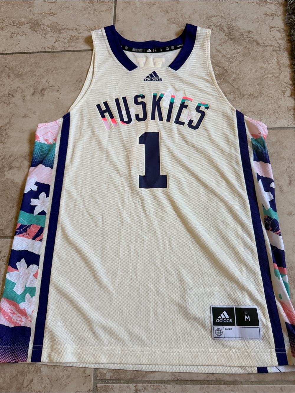 Sample Washington Huskies basketball jersey medium special edition